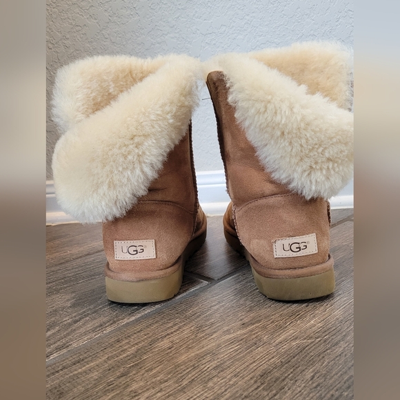 UGG Shoes - UGG Australia Women’s Bailey Button Beige Boots / Size 9